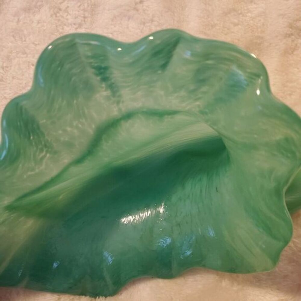 VINTAGE Art Glass Jade GREEN Fluted Trinket Coil Vase Hand Blown Swirl - Picture 4 of 8